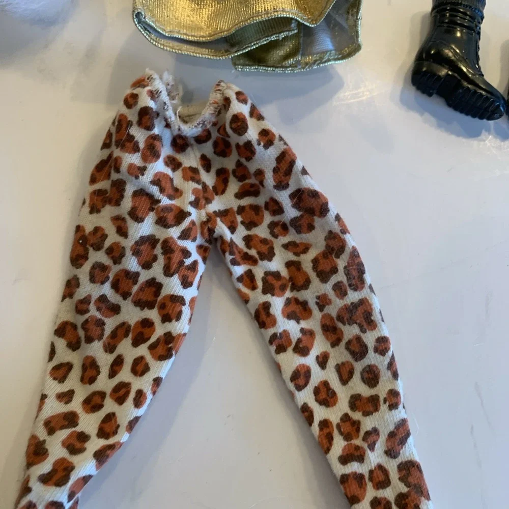 Barbie Fashion Avenue Boutique Gold Jacket, Animal Print Pants,‎ Boots